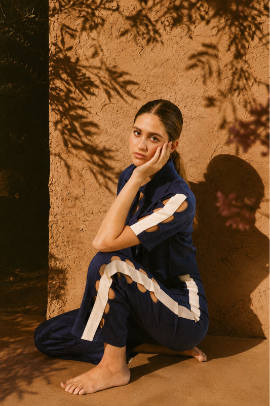 LUNAR CUT-OUT BLOUSE | NAVY